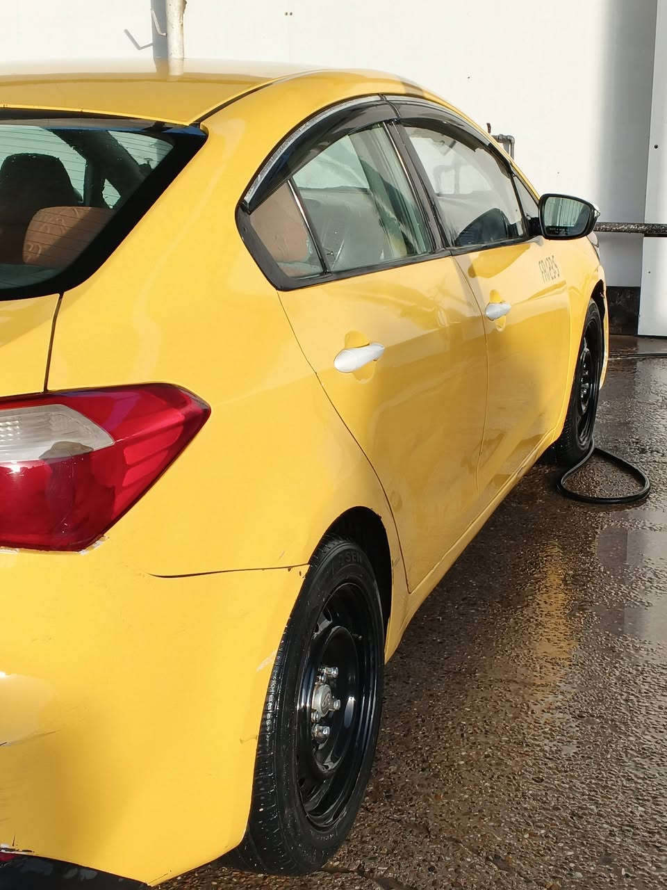 سلام عليكم فورتي 2014 بيهه جاملغ وباب الأيسر وشويه من البنيد تبريد ثلج +لايت عادي ناصي زنون + باتري جديد السعر 100وبيهه مجال الاستفسار ***********
