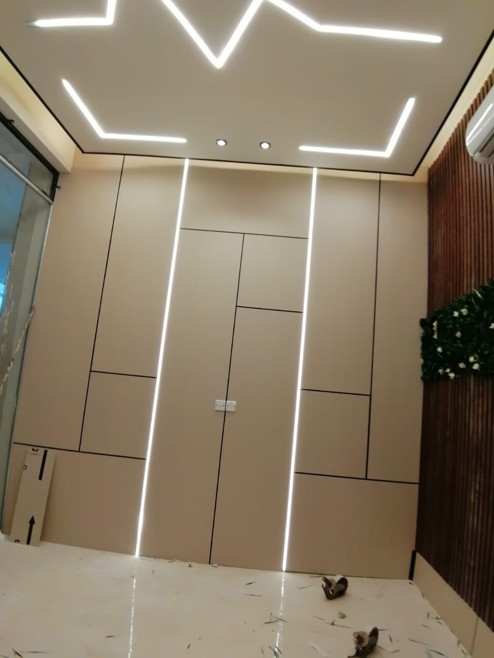 مستعدون لعمل جميع انواع الديكورات الجداريه شي بورد وبديل الرخام وبديل الخشب بعض من اعمال مكتب ابو عبدالله للديكورات 
للاستفسار
***********
***********
