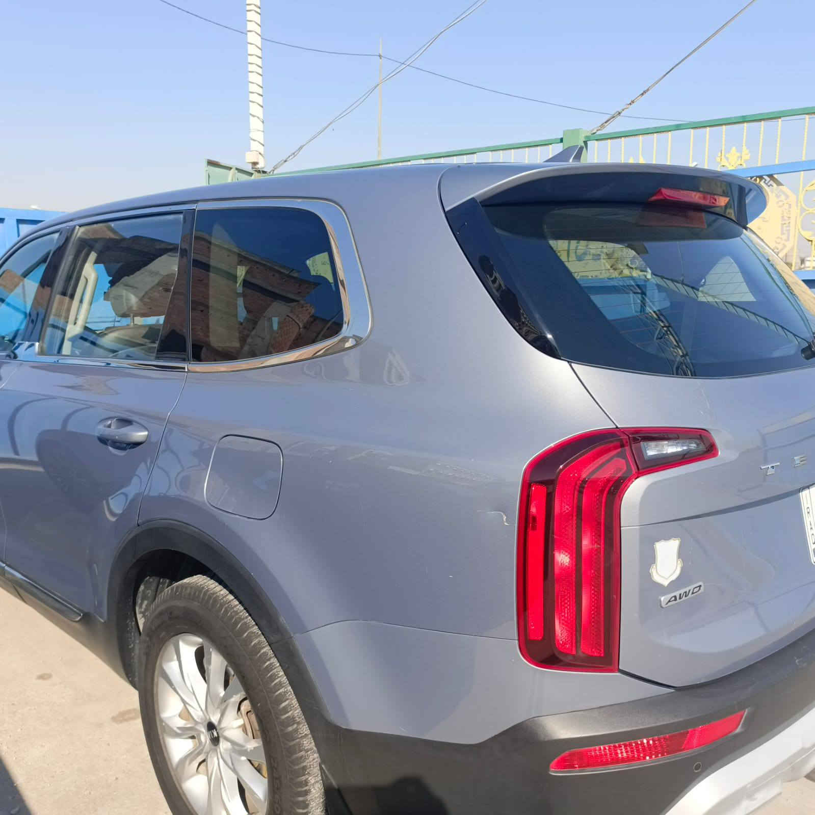 سلام عليكم 
سيارة كيا تلورايد للبيع 
اللون رصاصي بحري
الموديل 2021
الفئة X line
المساحة المقطوعة 80 الف 
الحادث جاملغ وبنيد متبدلات
بيه باب خلف الراكب حادث في العراق  التصليح درجة أولا 
مواصفات ومميزات السيارة 
سايد بريك بصمة 
حساسات خلفية 
رادار امامي 
مانع انزلاق 
تشغيل عن بعد
وبقية مواصفات معروفة لهذه الفئة
رقم بغداد مشروع وطني
السيارة موجودة في البصرة 
السعر 240 ورقة وبيه مجال 
الإتصال على الرقم 
***********
