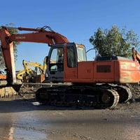 حفاره هيتاشي زت 2004 حجم 200 رقم بغداد حداديه 100%100قطره نضوح مابيها ...