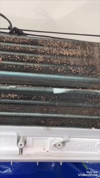 “قبل وبعد التنظيف! 🌊 هواء أنقى وأداء أفضل للتكييف. احجزوا خدمتكم الآن!...