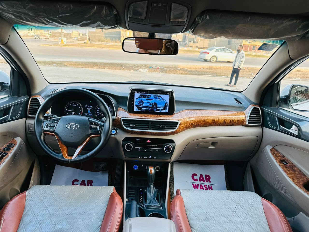 🚘 توسان 2020 خليجي
✔️ سيارة بدون ضربة وبدون صبغ
✔️ بيها 7 طلقات مكحّلات (غير واضحة وممبينات)
✔️ سيارة نظيفة جداً وجاهزة
✔️ الممشى: 133 ألف
💰 السعر: 191 ورقة 
📌 بيها مجال بسيط للتفاوض
📍 الموقع: بسماية / الصويرة
📞 للاستفسار: ***********
