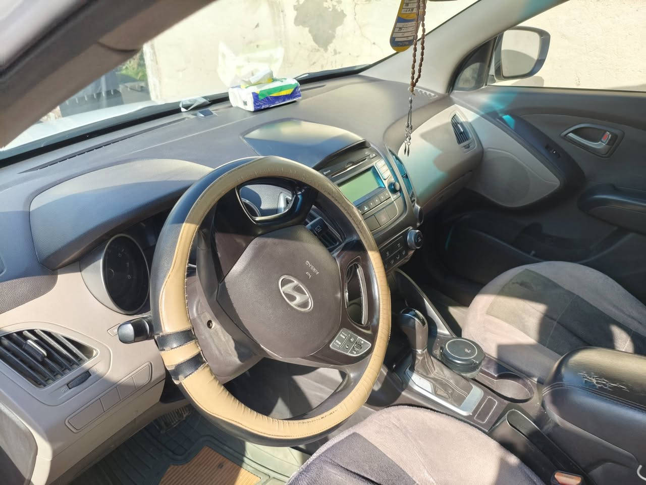 توسان موديل 2016 بانورما رقم بغداد  السيارة كفالة عامة ماعدا شبر بارد وموجود صورة  السونار الكشنات جلد  بس اني مخلي دوشمة عادية للحفاظ عليها . السيارة ماشية 160  . السعر 175 عنوان السيارة بابل - جبلة  لتفاصيل أكثر التواصل مع ***********.
