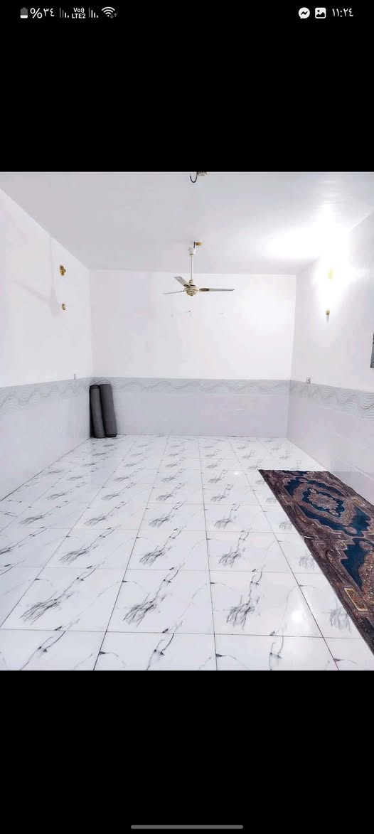 بيت للبيع200متر طابقين
✅️شارعه 15متر مبلط مفتوح ع 60
✅️بي 4 اغرف وصالتين وصحيات وستقبال ومطبخ بناء جديد درجه اولى 
✅️اماء كهرباء مدارس اناره ليليه 
✅️شارع مبلط جميع لخدمات متوفره 
✅️موقعه/نجف مجمع بيتي مقابيل صلطان
  
 ☎️للاستفسار *********** واتساب
