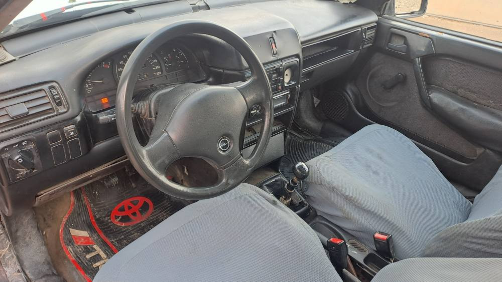 opel victra
مۆدیل 1992 
مەکینە 16ی قایش پان
دەعم و لێدراوی نیە
بڕاوەو موس و وەرگەڕاو بەشەرت
مەکینەو گێڕی بەشەرت 
پاوەرە و تایەی خاوێنە
کەفیلی مەدەنی بەشەرت واتە علوجە
نرخی 14 وەرەقەو مەجالێکی کەم 
*********** كويسينجاك, أربيل
