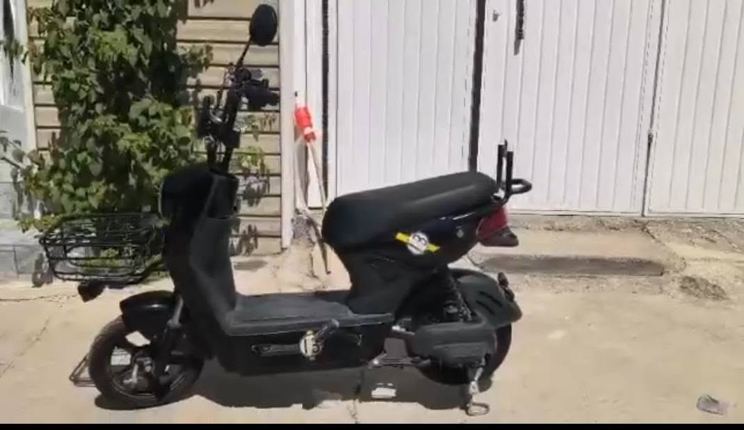 پاسکیلی شەحن شکڵ ماتۆڕی 
حەجم 16
چوار پاتری 
کەم بەکار هاتوو هەرتازەیە و کەم بەکار هاتووە 
سعری 300هەزارو معامەلە  
***********
شوێن سلێمانی
