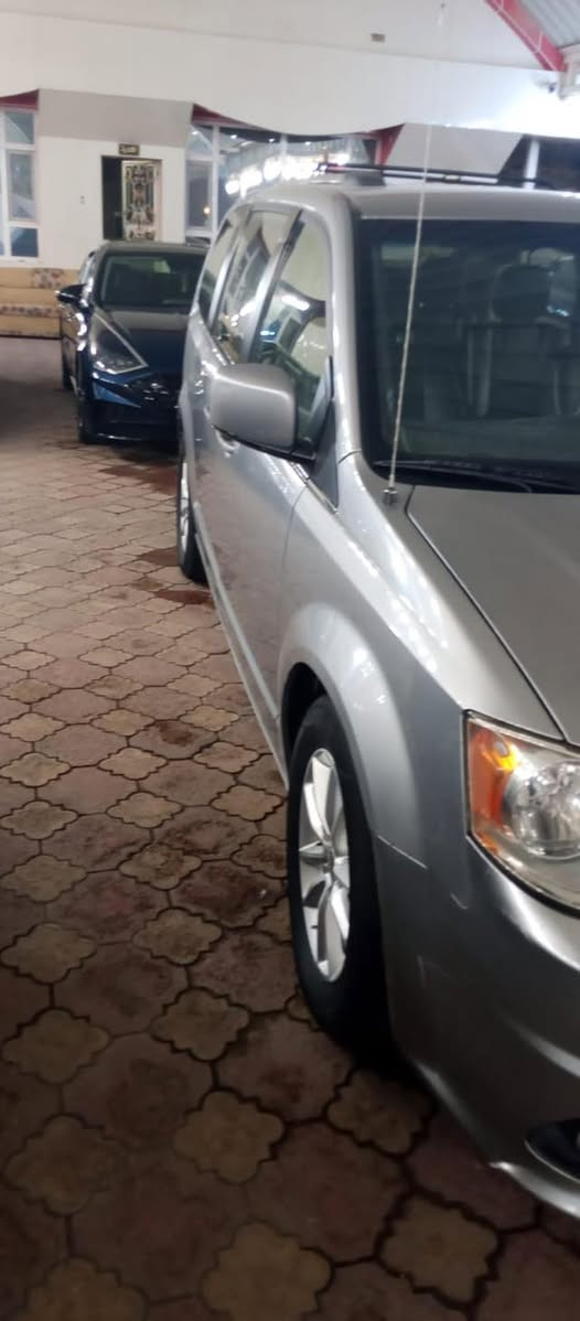 سلام عليكم 
دوج كرفان موديل ١٩ 
بي بنيد
وجاملغ الأمامي ونص بل جاملغ الخلفي 
سيارة حلوه مابي نقص 
فول موصفات 
فه SXT
السعر١٧٥بي مجال 
رقم جديد كربلاء 
ترهم مراوس ونقداً 
مكان النجف الحيدرية
***********
