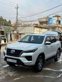 للبيع فورجنر موديل 23   محرك 4سلندر 2700  رقم بغداد الجديد  مواصفات .....