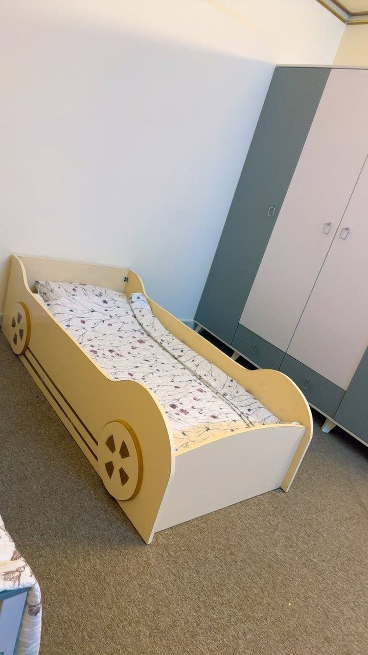 غرفة نوم  نفرين تركيه باب اول من العالميه ماخذته نضافه ٩٠٪؜ متكونه من جربايه نفرين وكومدي ثنين وكنتور سلايد كبير وكومدي مجرات ٥ وميز تواليت 
وغرفه اطفال متكونه من جرابي نفر عدد ثنين وكنتور ٤ أبواب 
ورحله طفل وحاسبه شغاله 
كل الغراض نضيفه مابيها اي كسر نهائياً مكان بغداد زيونه 
تفاصيل اكثر على الخاص


**إذا كنت صاحب هذا الإعلان وتريد حذفه لأي سبب، رجاءا أرسل رسالة إلى الدعم الفني**