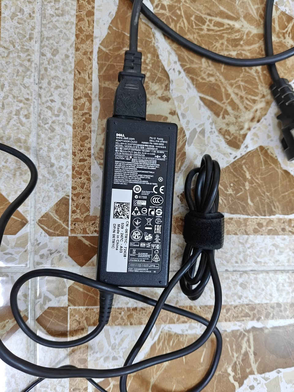 #لابتوب_للبيع 
بطارية جديدة اكثر من ساعتين
شاحنة جديدة 65 واط 
ماوس جديد 
شاشة حجم 15.6
مواصفات i5 
رام 8 كيكا
مساحة التخزين 256 SSD 
وندوز 10 PRO
جهاز نظيف
الاتصال أو واتساب 
***********
