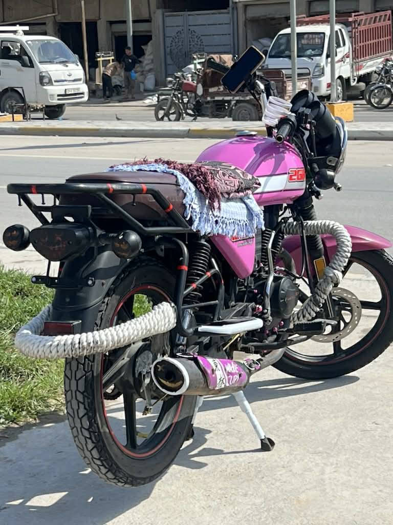 السلام عليكم
دايون نفخ موديل 23 
لون مميز وردي
اوراق اصولي 
دراجه كلشي بيها شغال شلعه ومعدل
نكرة سلف مابيه نقوصات مال جناي 
انضف من صورة بعد 
سعرها 1600 
الاستفسار 
***********
او خاص
