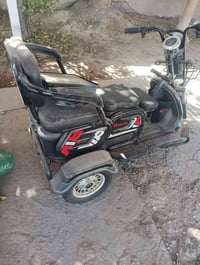 ماطور للبيع ثلاث تايرات الماطور متروك لفتره بس هو ما مستعمل يعني جديد ...