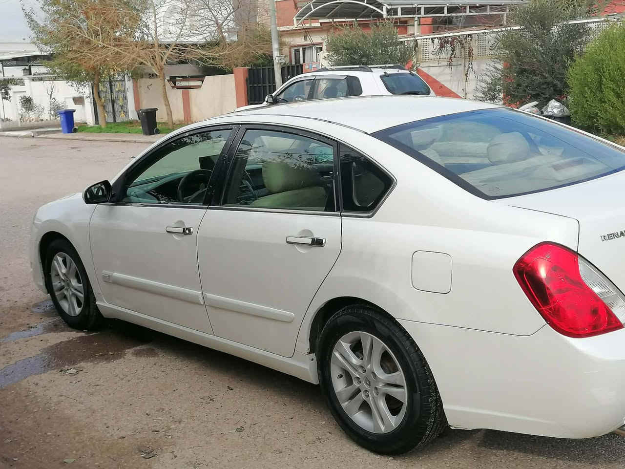 رينو سافران موديل 10 6 سلندر جاهزه رقم  بابل بيهه جاملغ خلفي يمنه مصبوغ بدون دواخل سنويه جديده باسمي  ٢٠٣٠تخم تاير جديد تبريد شغال 
 كير مكينه حداديه مكفولات… .رقم الموبايل 
وات ساب ***********.    السعر ١٠٠ وبيهه مجال
