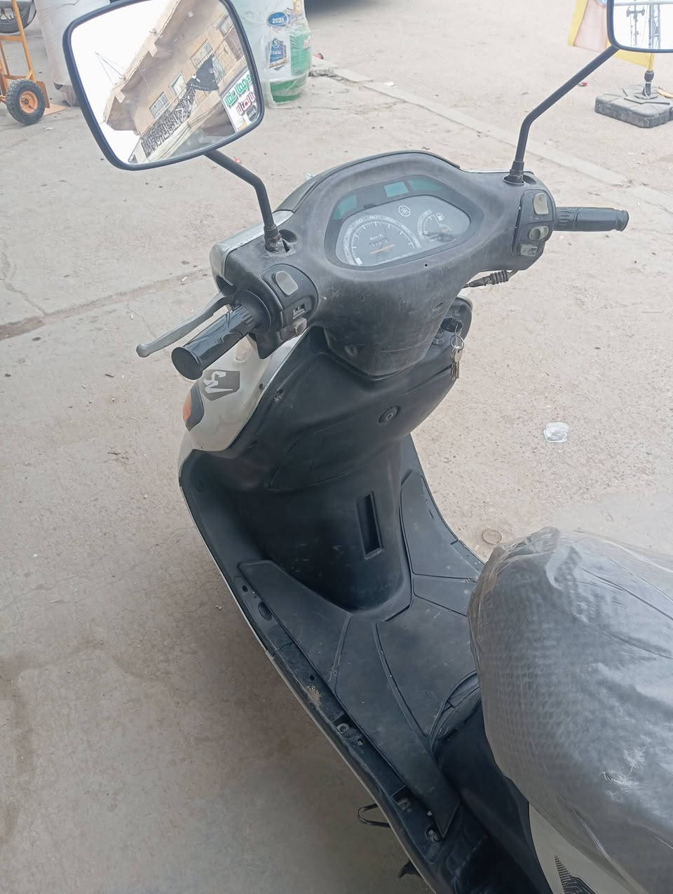 السلام عليكم 
دراجه للبيع 
نوع دولفين 
مجفته تجفيت درجه اولى 
تايرات جدد سلف جديد
باتري جديد كتف جديد 
دبلات جدد كهربائيات شغله
لايت عالي ناصي دبل اشاره
دبل هورن جديد كجيات شغله 
دراجه خير من الله مناقصه شي
العنوان بابل الحمزه الغربي 
ل ستفسار الاتصال عله الرقم التالي 
***********
