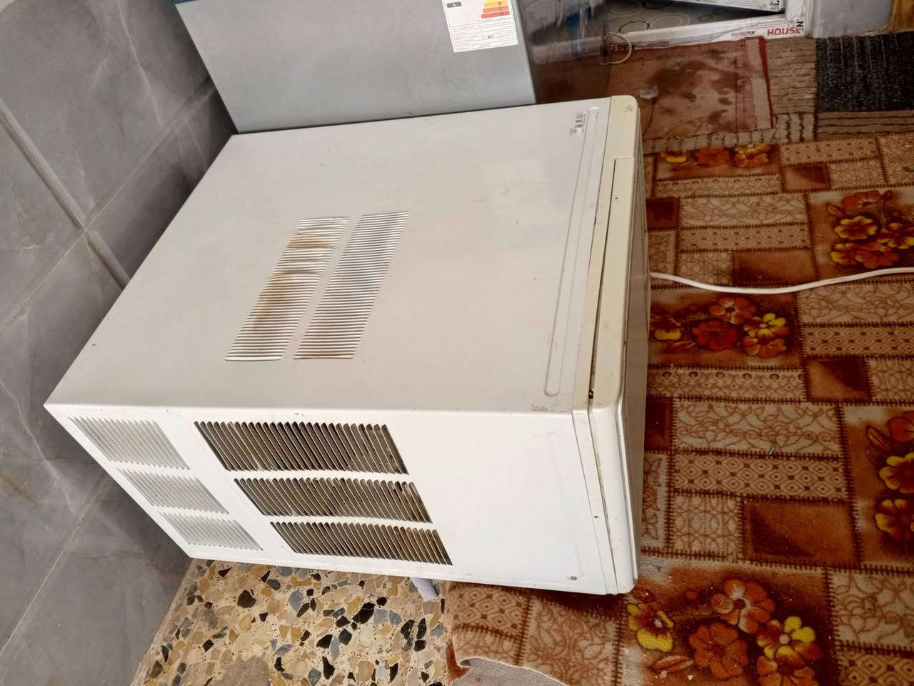 السلام عليكم مكيف للبيع بروده فول سعر 250سبب البيع شتريت سبلت  رقم *********** راعيه غير متواجد ع فيس
