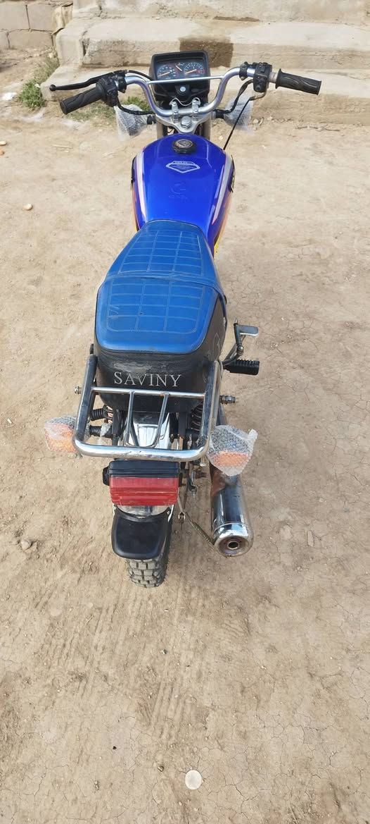 سلام عليكم دراجه للبيع سيفان سونك اوراق  موديل 22  كامله كل نقص مابيه كهربائيات كله جديد نكره سلف هندر مكينه ما مفتوحه بيه بس الويل كدام بي عواج سعر 550 وبيه مجال قليل مكاني محموديه  متواجد عل نت *********** :***********
