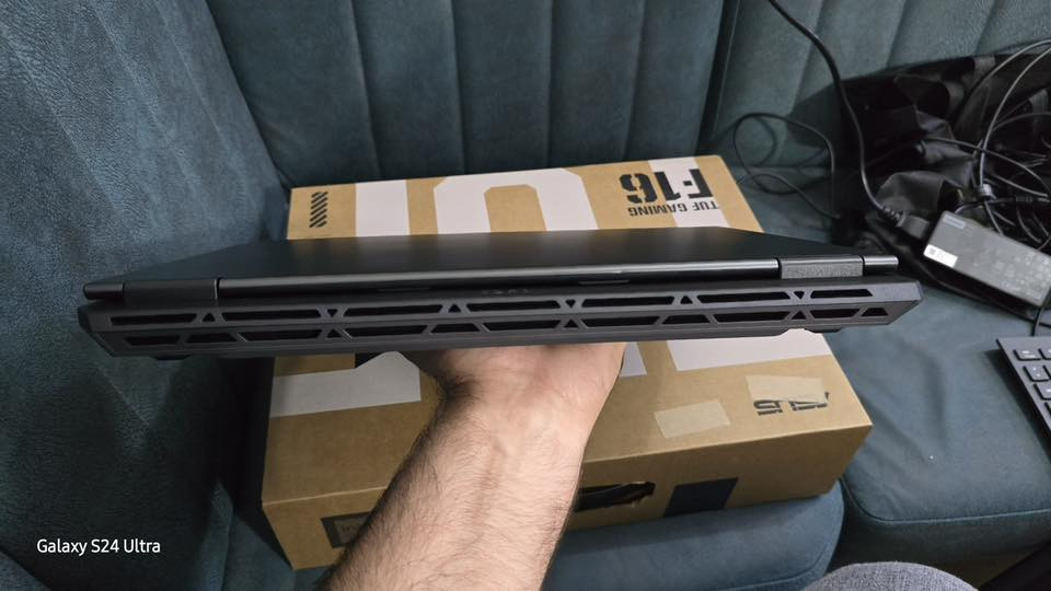 السلام عليكم
لابتوب كيمنك للبيع 
اسوس core i7 الجيل ال١٤
١٦ كيكا رام ddr5
٥١٢ اس اس دي
كارت شاشة. ٥٠٦٠ ار تي اكس ٨ كيكا
الشاشة تردد ١٦٥ هرتز 
وياه وندوز اصلي
الجهاز اشتريته قبل اسبوع ب٢،٢١٥،٠٠٠
وبي وصل الشراء والضمان لمدة سنة شركة العالمية
رايده هسه ب٢،٠٥٠،٠٠٠ 
مليونين وخمسين الف 
موجود ببغداد الكرخ 
التواصل ***********
