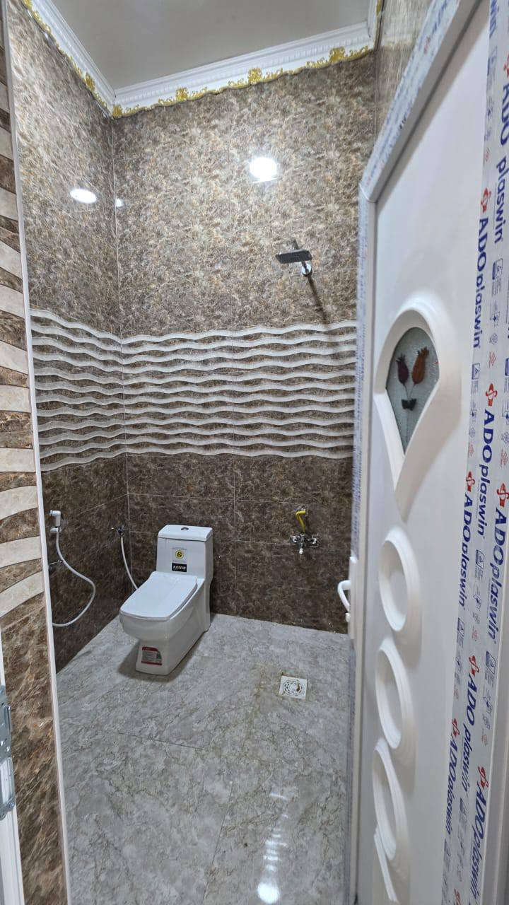 #اسعد_الله_أوقاتكم_بكل_خير ***********
دارين  سكن للبيع ⛪️ بسعر بلاش 
بيوت حلوه مرتبه 

#مساحت كل بيت 160متر  بناء حديث بعده بل جيس

#يحتوي البيت على غرفتين نوم 
و ديوان 
و صاله 
و مطبخ 
و صحيات داخلي و خارجي و كراج سياره 
بيت كلش مرتب 

كافه الخدمات متوفره 

#جنس_العقار :: طابو صرف زراعي بأسم عراقي سند ٢٥ 

البيوت علا شارع تبليط 10 متر 🛣️

#العنوان البصره حمدان طريق سيد حامد قرب مدينة الاندلس السكنيه

سعر كل بيت 85 مليون  و بي مجال 
#للاستفسار الاتصال على الهاتف 📞📳
📳((***********
