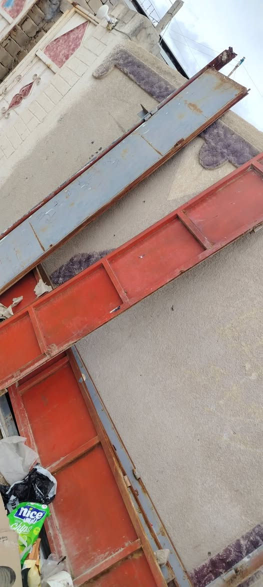 للبيع باب 6 طلاكه كامل ونضيف ب100 الف فقط..*********** البصره الزبير مربد قديم قرب مدرسه الاهرام
