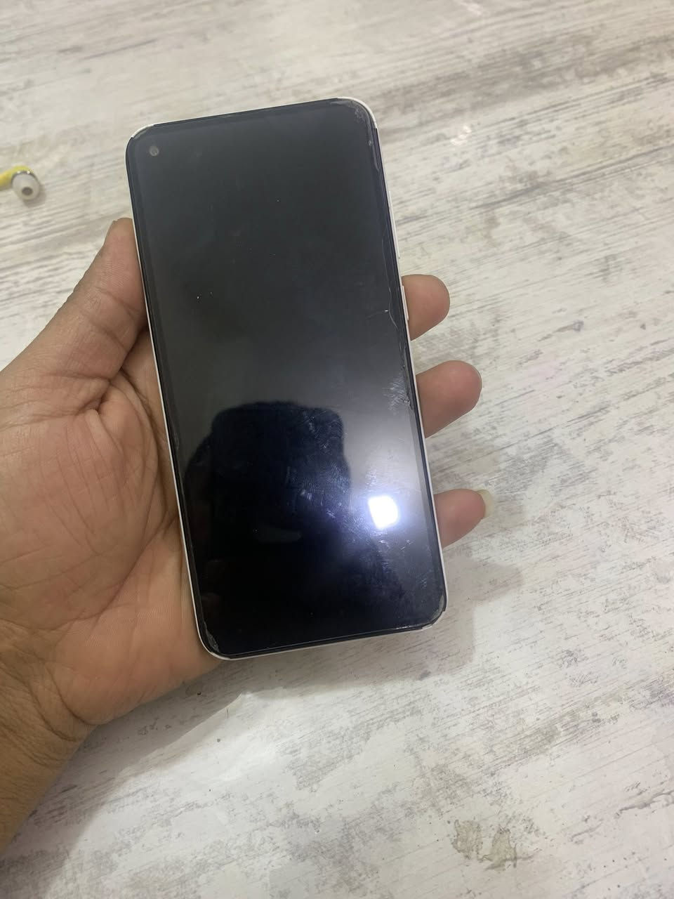 اي 10 s عدد3 +اي 11 لون ابيض 
الاسود الكامرة والافلاش واكفه بس الاسود


**إذا كنت صاحب هذا الإعلان وتريد حذفه لأي سبب، رجاءا أرسل رسالة إلى الدعم الفني**