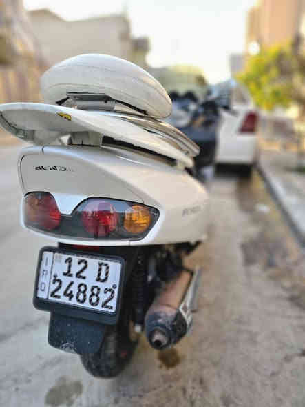 السلام عليكم دراجة فورزة 06 للبيع 
الدراجة رقم اجنبي شرط التحويل السنوية لل28
مكينة 250cc شرط ما مفتوحة ونظيفة بشرط
الدراجة عمية بلاد 
نضام abs 
لايت زينون 
شاحنه +استاند موبايل 
كزوز اصلي كاتم 
مري نيكل 
كلها شغالة بشرط
كلجات جديدة امامي وخلفي 
سرعتها 160
السعر 1750000
العنوان موصل 
للتواصل ***********
