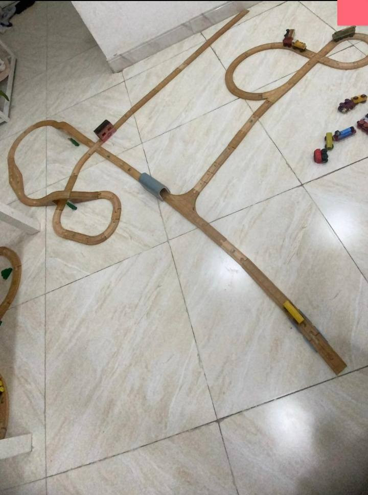 سلام عليكم حلبات من خارج جايبيهن تقريبا ١٥٠ سياره مكانهن شارع فلسطين ***********
