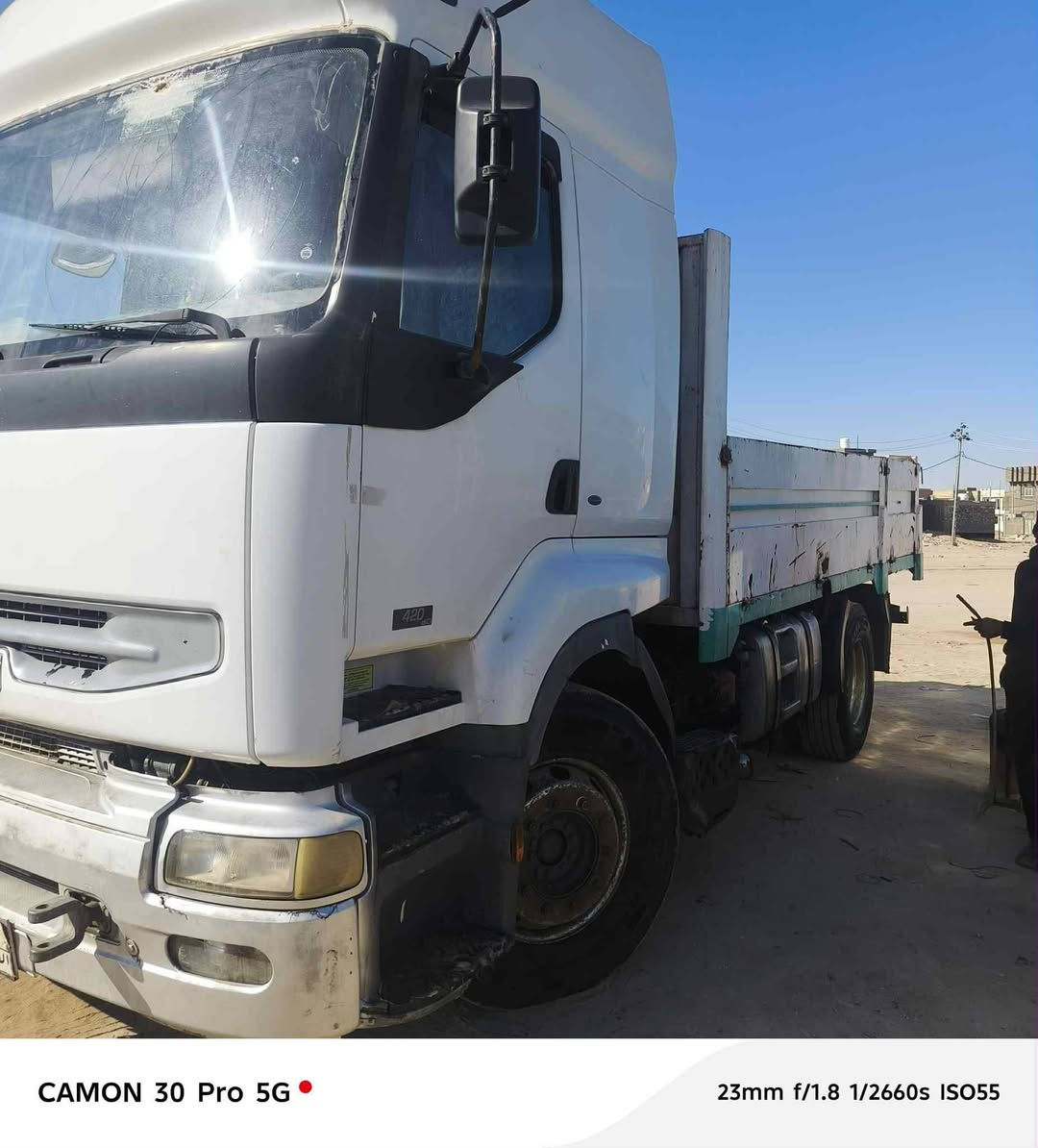 السلام عليكم 
رينو. 2005 راس تريله مربوطه جوانب متحركه كفاله عامه كير ومحركه وشاصي  
رقم أربيل 
غير متواجد ع فيس بك 
*********** اتصال 📞 
سعر 65 ورقه
