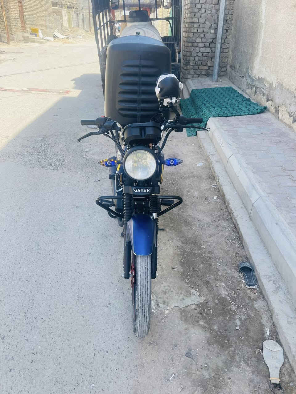 سلام عليكم دراجه لبيع محرك 150 أوراق كامله برغي ما مفتوح بيهه دراجه كامله مكمله كبل لشارع ربع ما تصرف عليهه ملاحضه: بدون صندق السعر 850 رقم ***********
