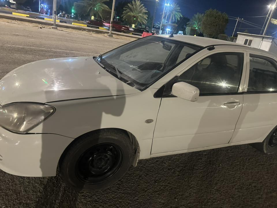 موديل ٢٠٠٦ محرك جديد كير نظيف. حداديه زينه كهربائيه شغاله
سياره مال مزاد بس باقي ع ستلم رقم 
كلشي كمل بسمي 
سعر ٤٥ وبيه مجال مكان كربلاء 
***********
