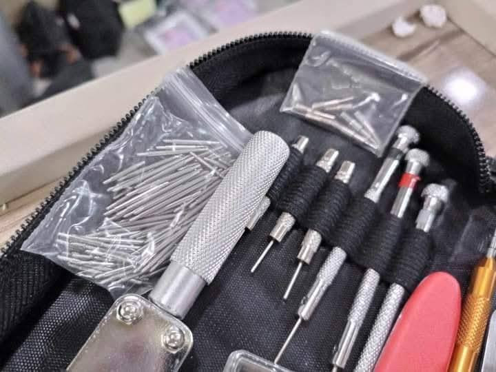 ادوات متكامل من عدة تصليح ساعات 19 قطعة كما موضحة في صور جودة جيد جدا 
سعر: 15 الف


**إذا كنت صاحب هذا الإعلان وتريد حذفه لأي سبب، رجاءا أرسل رسالة إلى الدعم الفني**