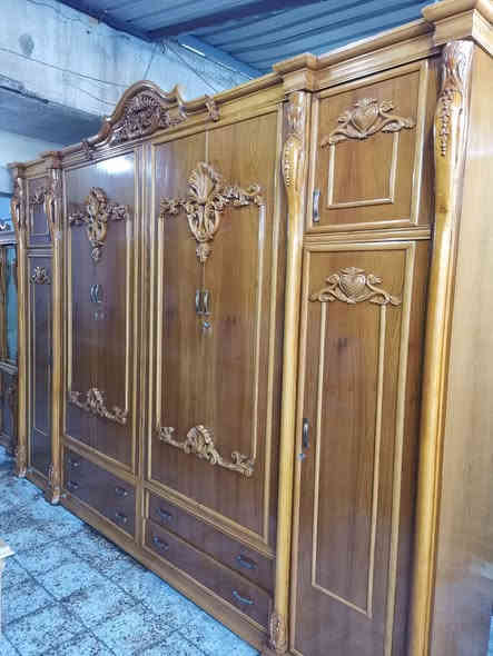 السلام عليكم
غرفه صاج ٦ وملحق ام المسرح ملكي الدنك الغرفه كله زان مصري والنقش زان مصري شغل ثقيل جدا جدا مستعمله اخت الجديده شغله تزكام درجه اولئ الزاويا ملابس بابين بارتفاع الكنتور
للحجز والتواصل علئ الهاتف او واتساب ***********
يوجد توصيل جميع المحافظات
العنوان بغداد السيديه حي الاعلام شارع قطر الندئ
