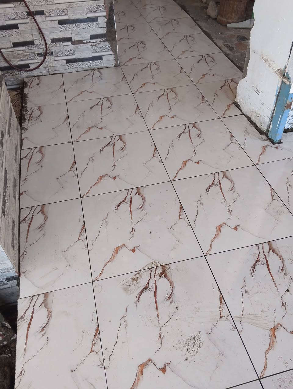 ***********
خلفه سيراميك    متفرغ حاليآ وتدللون
