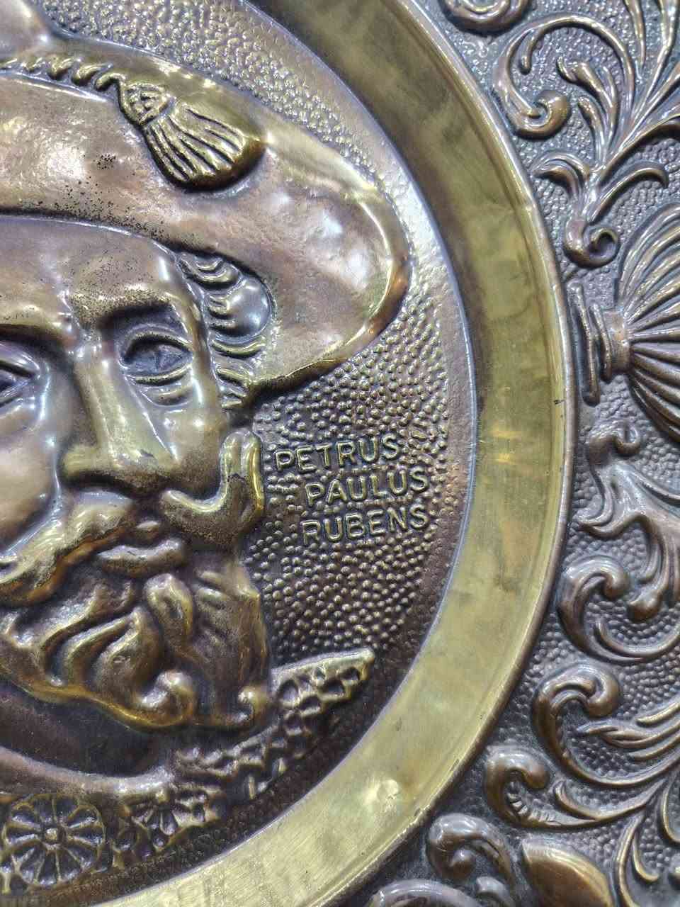 طبق يصور حياة فنان بيتر بول روبنز تاريخ ولدة وفاة ١٥٧٧.. ١٦٤٠م قطر طبق ٣٨ سم
واتساب *********** العنوان ديالى خانقين يوجد توصيل
