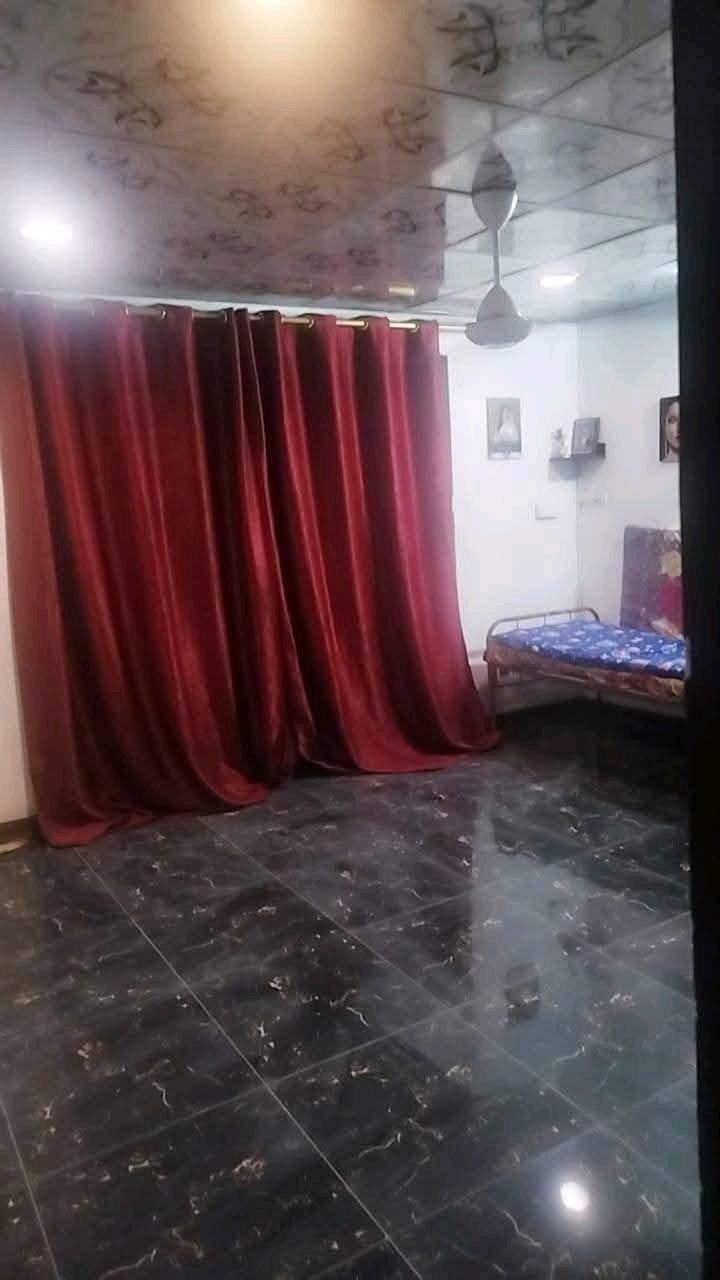 سلام عليكم ورحمة الله وبركاته من رخصة الادارة المحترمة.
دار للبيع المساحة 246 الواجهة 12ونص والنزال 20 طابو ملك صرف بأسم واحد مو ورثه سند جديد أبو الفسفورة طابقين كامل مسلح نضيف جدا بناء تسعينات ترميم بالكامل جديد ماء وكهرباء ومجاري الأرضية مرمر والجدران سيراميك الطابق الأول يحتوي على كراج وحديقة ومرافق خارجية بالإضافة إلى هول كبير ومطبخ حار بارد وخارجي للطبخ واستقبال كبير وصالة درج وغرفتين نوم وخدمات كاملة ومنور كبير والطابق الثاني يحتوي على غرفتين نوم وحمام وبالكون وسطح ومخزن بالاضافة الى مشتمل معزول قاط ثاني يحتوي على غرفتين نوم ومطبخ وخدمات كاملة يقع على شارع تجاري عريض وخدمات كاملة من ماء وكهرباء ومجاري وتبليط   عرض الشارع 15متر  يصلح لسكن ثلاث عوائل  ويصلح  يكون مدرسة اهلية أو روضة موقع تجاري 

العنوان: / الزعفرانية شارع المعهد مدخل شارع سيد هاشم ثالث  استدارة عاليسار مدخل شارع دور الشرطة أو شارع الوازات عاليمين قرب مدرسة السلام وحسينية الأمام علي عليه السلام/  سعر المتر 1450000

السعر الكلي 356 وقابل للتفاوض والعملة 

للاستفسار الاتصال على الرقم ***********

مكلف بالنشر
