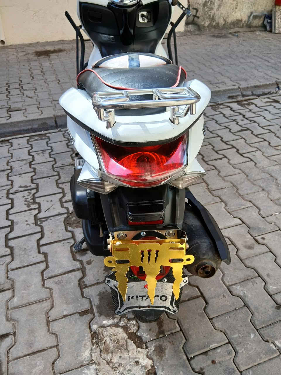 دراجه pcxجيل الاول  الدراجه  ياباني محرك. ( 150) ( jf )كفرات ابلاديهه رمبه موديل 2016
حساس ازدحام حرف A
دراجه كامله أستان كهربائي   لا تبخير. ولاتنقيص الدراجه مكينه لوك شلعه معدل خير من الله  احلا من الصور مال جناي المكان بغداد الكرخ  دراجة مكفوله اي نقص مابيه السعر( مليون 450)
وبيه مجال الاتصل
***********
