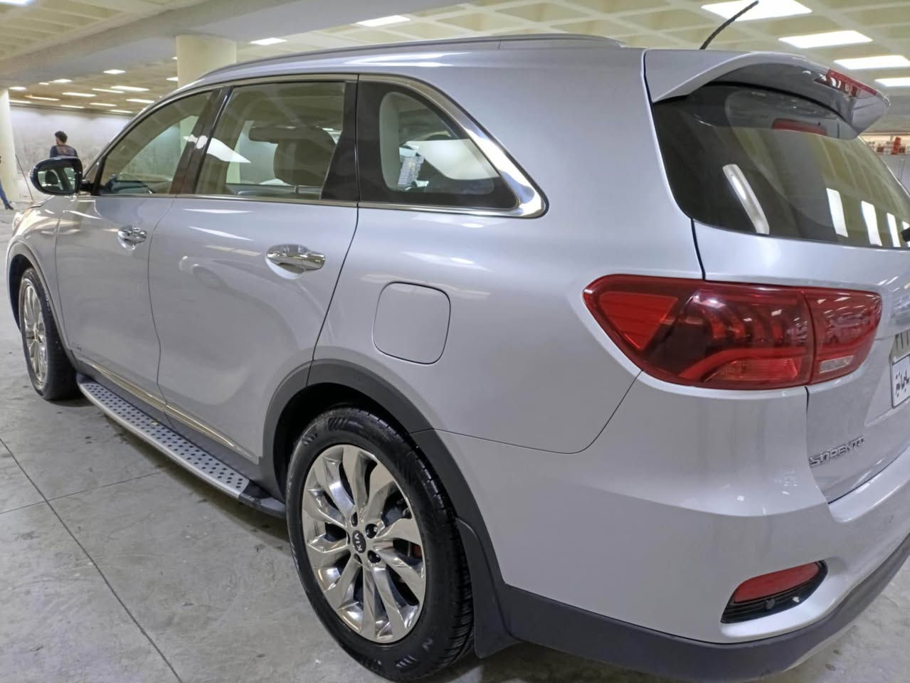 سلام عليكم كياسورينتو موديل ٢٠٢٠ 
فول موصفات جي تي لاين سته سلندر خليجي مكفوله كفاله عامه من بارد وحار  
موصفات 
بانورما 
مقاعد جلد تدفئه وتبريد
مقاعد كهربائية
انظمه قيادة ايكو أسمارت اسبورت
ماشية ٨٨ الف حقيقي
حساسات امامية خلفية 
كاميرات ٣٦٠ درجة 
صندوق كهربائي
اوتو هولد 
فور ويل 
شحن واير ليس
تبريد مركزي ٣ قطع
سبع مقاعد 
للاستفسار اتصال على رقم *********** 
                  ***********
عنوان قضاء كلار خناقين, ديالى
