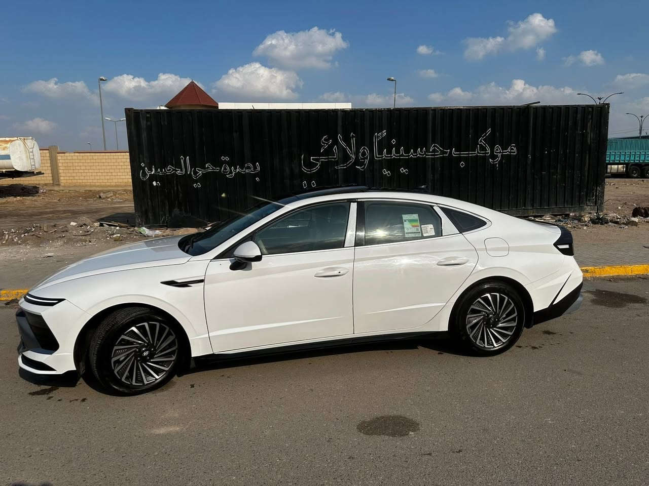 السلام عليكم 
سوناتا هايبرد 2024  ( خـليـجـي ) 
 اقساط ( نظام مقترض وكفيل ) راعيها بغداد
ماشيه ( 35 ) الف 
كفاله عامه 
فول مواصفات 1/1
حجم المحرك .. 2000 هايبرد 
بانوراما + بصمة + تشغيل عن بعد 
حساسات أمامية و خلفية 
لايت زينون + LED متصل 
بك لايت LED متصل 
دخول بصمة ذكي 
المرايا كهرباء 
هاند بريك كهرباء  
دشبول شاشة ديجيتال متصل 
شاشة Apple Car play and Android Auto 
كاميرا دوارة 
الانارة الداخلية LED ٦٤ لون متغير 
مقاعد جلد 
شفتات مقود مثبت السرعة Cruise 
المودات والاوامر الصوتية 
شاحن هاتف Wireless 
المقاعد الأمامية كهرباء 
تبريد شاشة مناخين منفصلين 
قطعتين تبريد 
أوتو هولد Auto Hold  
بردات أبواب خلفية 
تطعيم الدواخل ألمنيوم 
السعر … 215 
الكفيل بنفس البيت 
للاستفسار

***********

0787 473 0833
