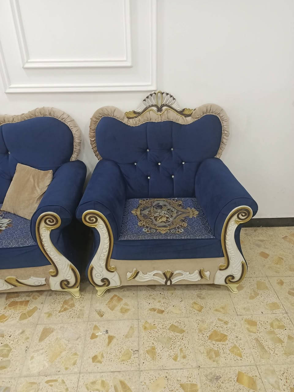 السلام عليكم
طخم للبيع نظيف 
خمس قطع 
السعر 450
حي الحسين القديم 
***********
