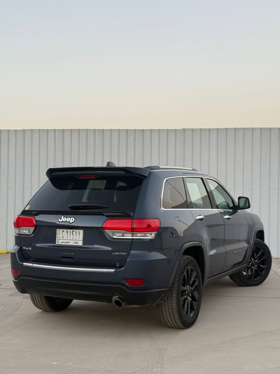 فول مواصفات للاخير 
موديل 2019 
ماشية 86 الف
سيارة جديدة كلش مابيها اي نقص 

🚩بانوراما 
🚩فور ويل 
🚩داخل جلد اسود
🚩حساسات خلفي و امامي 
🚩كشنات جلد و تبريد و تدفئة
🚩ستيرن كهرباء و شفتات ستيرن 
🚩ماوس تحكم بالأنظمة القيادة متعددة
_______________________________

حادث بنيد وربع جاملغ فقط
رقمها بغداد تحويل مباشر 

كير و محرك و صدر و كهربائيات كلهن كفالة 
______________________________
مكانهة بغداد البياع 

***********
