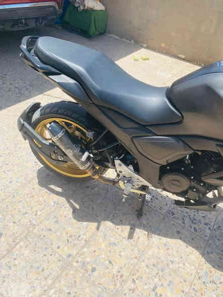 سلام و عليكم للبيع FZS ياماها 2024 مكينه 150cc ال دراجه نضيفه و جديده ماشيه 8000 فقد. ما مضروبه ابد شلخه ما بيها.  بس ال دراجه كلك ما بيها اوراق بس مكاتبه. بيها تزويد صالنصه و ال ثيل ال وره. السعر مليونين و 150و بيها مجال تجي تفحص و تروح 
***********بيع فقد السماوا
