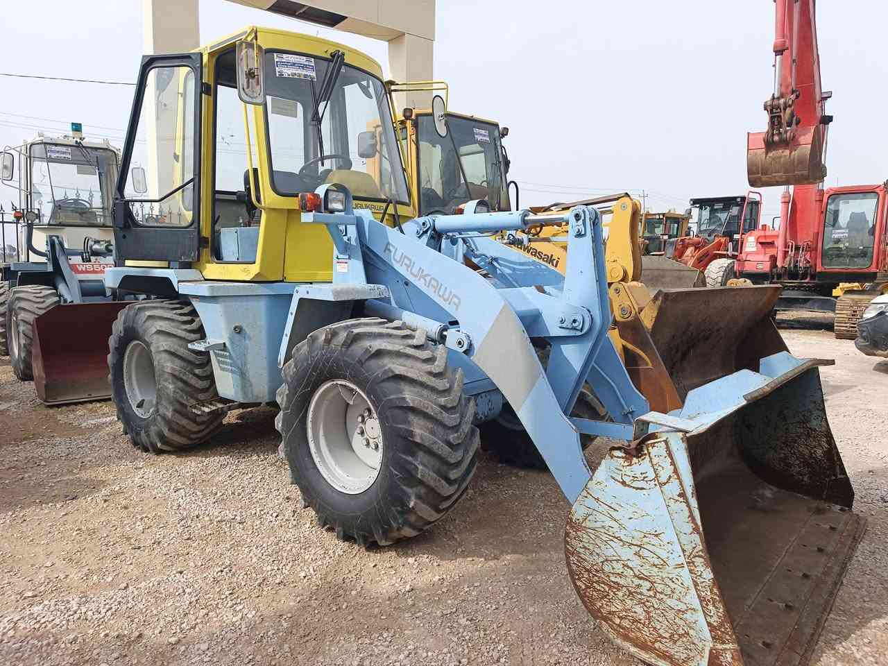 سلام عليكم شباب شفل البيع حجم 305 فوركاوه دخول جديد كارتون مكفول من صبغ أو كير مكينه شاصي كفاله عامه رقم التلفون ***********
