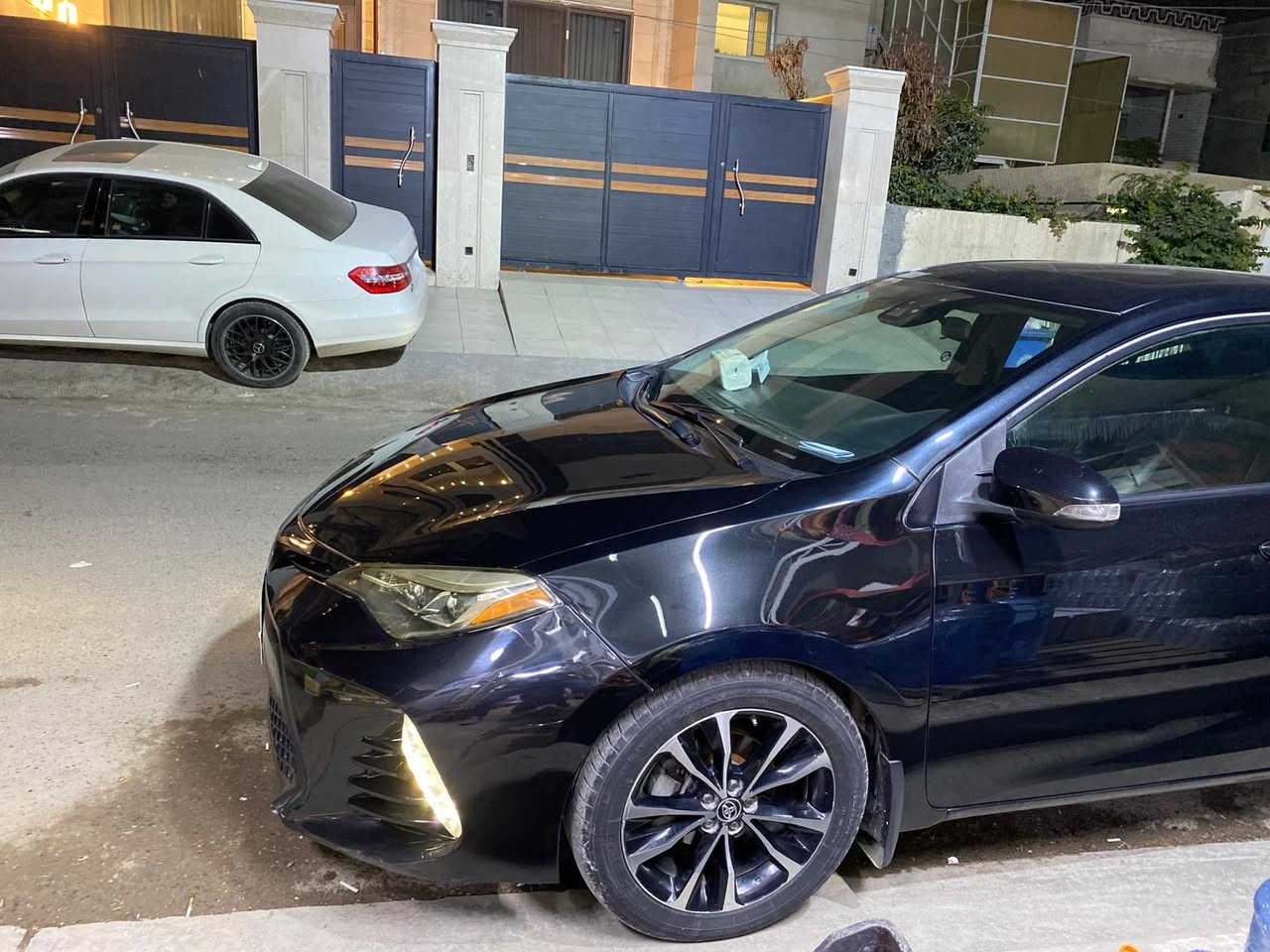 كورولا كندي 2019

اللون: أسود

لون المقاعد: أسود مطعم نيلي

المسافة: 91 الف كيلو

الحادث: أمامي ( لا ضرر في الشاصي) 

القطع المتضررة: 3 قطع أمامية (أصلية مصبوغة - تجاري - صبغ ومعجون).

الفئة: SE سبورت 

المواصفات:

1- تدفئة كشن

2-  تدفئة ستيرن

3- حساس أمامي 

 4- سلايد رووف

5- تصحيح مسار الطريق 

6- حجر بيئة

7- منظومة رادارات كاملة

8- ويل كب سبورت

9- التغليف الأرضي: شامواه أسود 

10- تحكم ستيرن 

رقم الشاصي: 2T1BURHE2KC231573

محرك: 1800

السنوية: 20/6/2026

الرقم: بغداد

السعر: 12,800

الرقم: ***********
