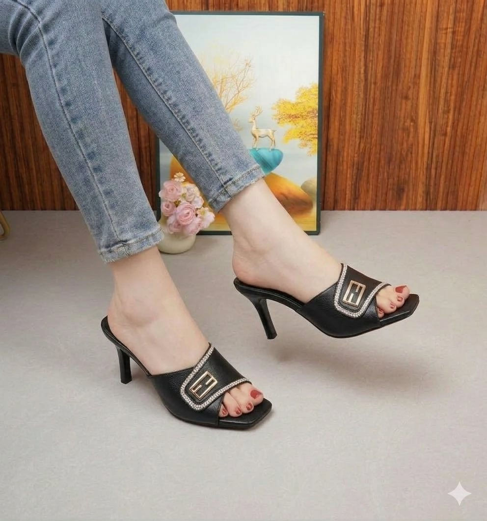 جديد جديد.. دللي نفسج بأرخص الأسعار! 👠
بمناسبة وصول الموديلات الجديدة، معرض أميرتي للحقائب والأحذية يقدملكم أجمل الشحاطات البناتية والنسائية:
✅ ألوان متعددة تناسب كل لبسج.
✅ خامة ممتازة وسعر تنافسي.
✅ السعر: 13 ألف بس!
🚗 توصيلنا سريع: داخل خانقين (2000 دينار).
📱 واتساب الحجز: ***********
