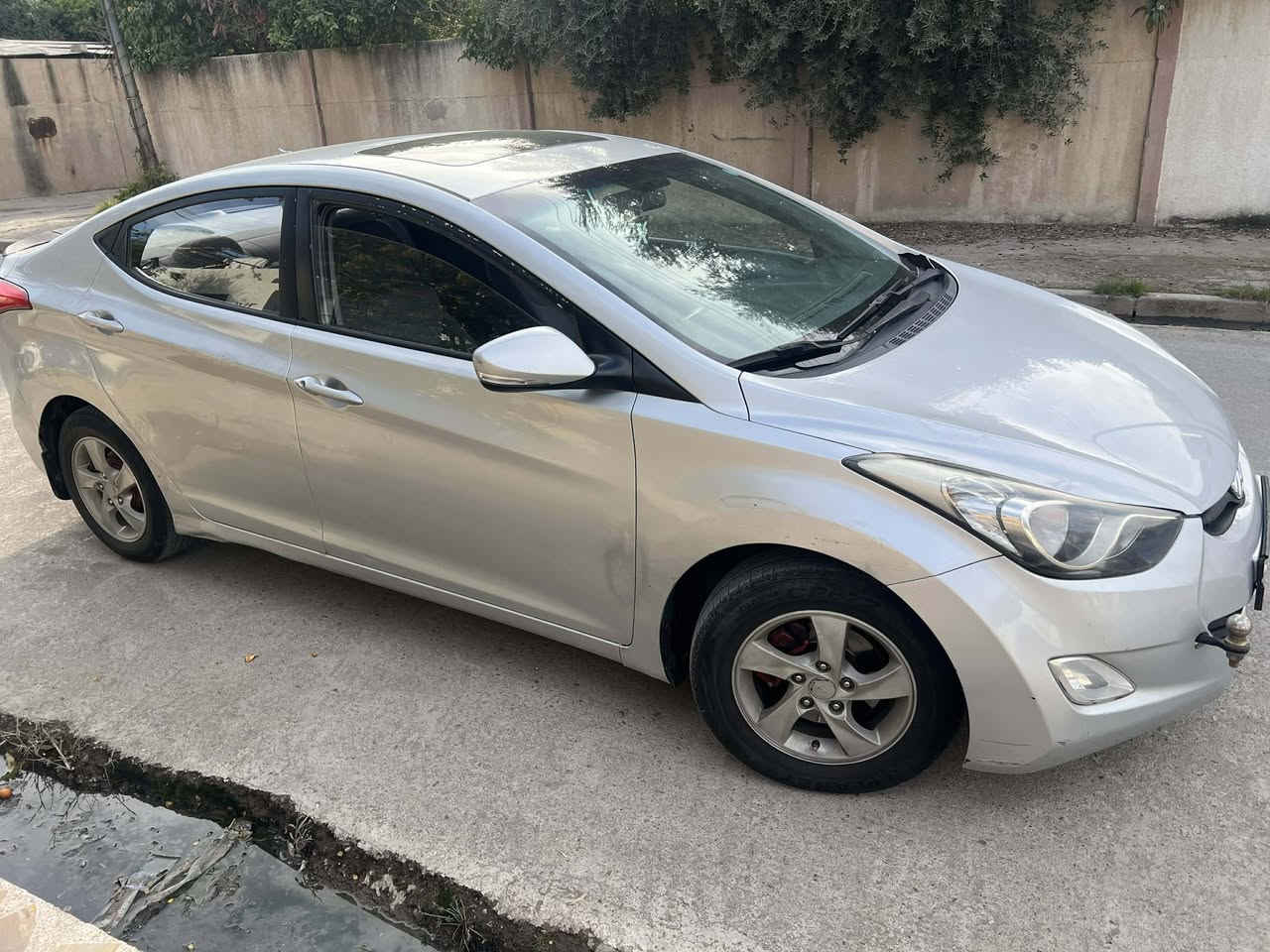 السلام عليكم
                   النترا 2012
خليجي ..
محرك 16.. 
كيرتوماتيك ..
نص فول ..
جاملغ امامي رش ..
مكان السياره موصل ..
سعر 107$
ترهم مقدمه 70$.  و 75$
*********** وتساب 
مكلف بالنشر ../ 
لا تبعث  طلب صداقه 
الطبات عندي مقبطه ادخل خاص
../ كل السيارات انزلها ستوري ../
