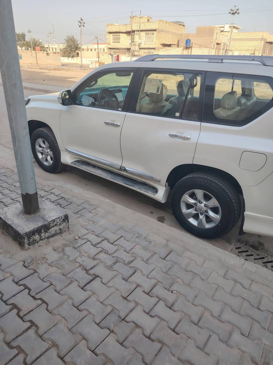 السلام عليكم للبيع برادو 2010 كفاله رقم بغداد مشروع وطني 7راكب 3قطع تبريد كامره حساسات فقط المازده والدعاميه الاماميه محدثات محرك 2700 لاتنقص ولاتبخر تبريد طخم تاير دلوب ياباني حداديه سياره جاهزه 4سلندر  مكان السياره العماره ميسان دور النفط الاستفسار اتصل ***********
