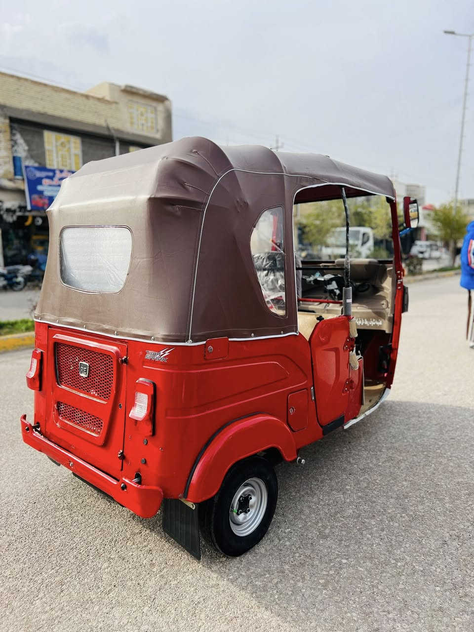 سلام عليكم ورحمة الله وبركاته
تكتك موديل ٢٠٢٢ شهر ٨ رقم وسنويه بابل 

تحويل ثاني يوم بيه لغد معجون وصبغ والباقي خير من الله الاستفسار اتصل ***********
مكاني نعمانيه
