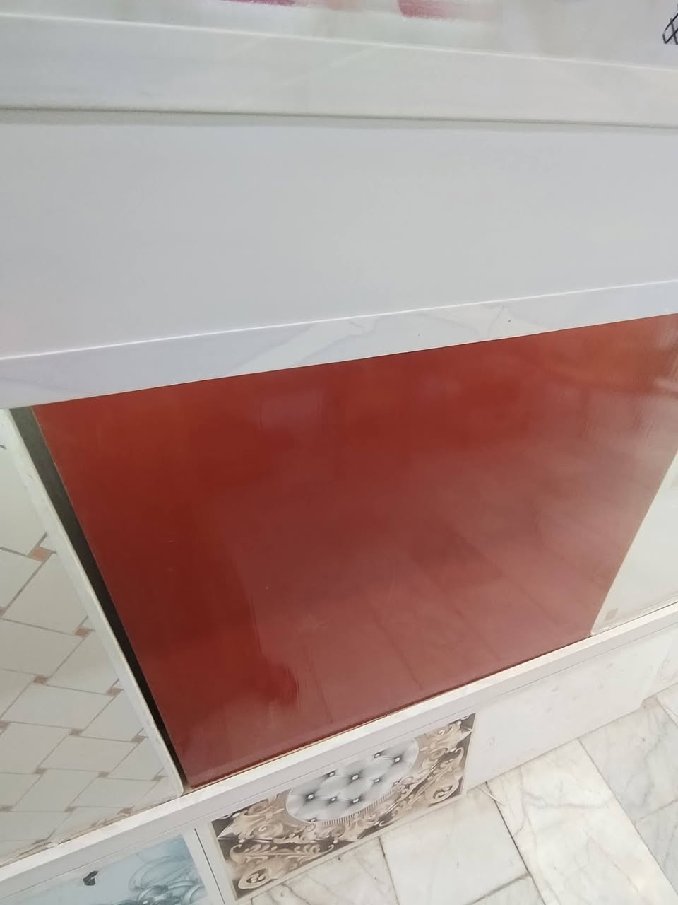 صقوف ثانوية مربعات كميه خير من الله جديد ما مستعمل بل كراتين متر عله ٣ ألف جاهز هوه وحديده هاتف *********** وتساب
