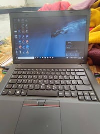 لاب توب • نضيفه • استخدام قليل