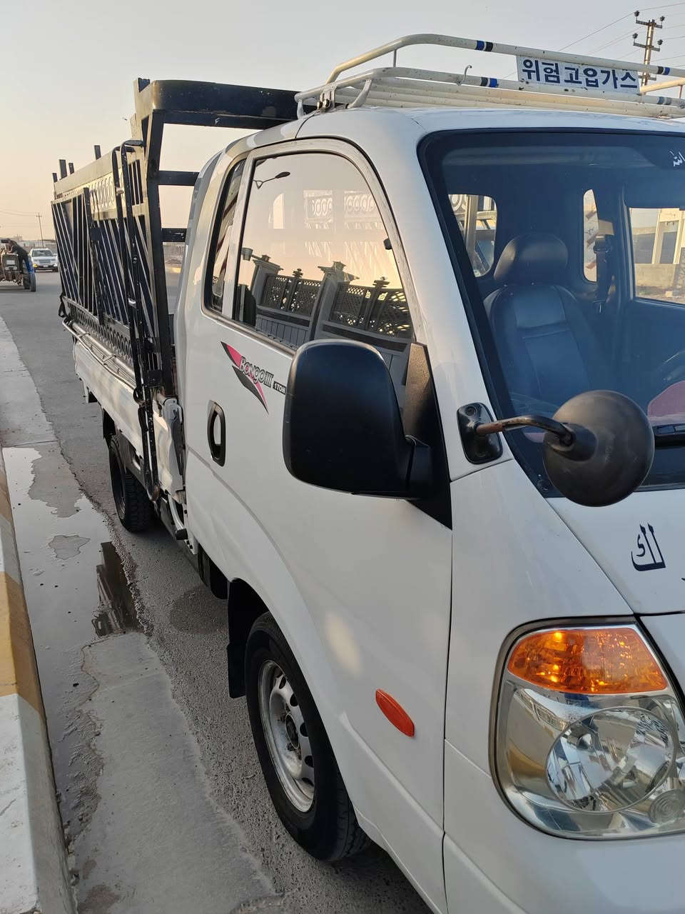 سلام عليكم للبيع  كيا مسكر ٣٠٠ مشترك  موديل ٢٠٠٨ رقم بغداد انكليزي سياره مال جناي محرك كير كسل تبريد 🥶 ما نقصه شي مكاني #فلوجه سعر ٩٢ وبيه مجال سياره بدون محجر خوان ***********
***********
