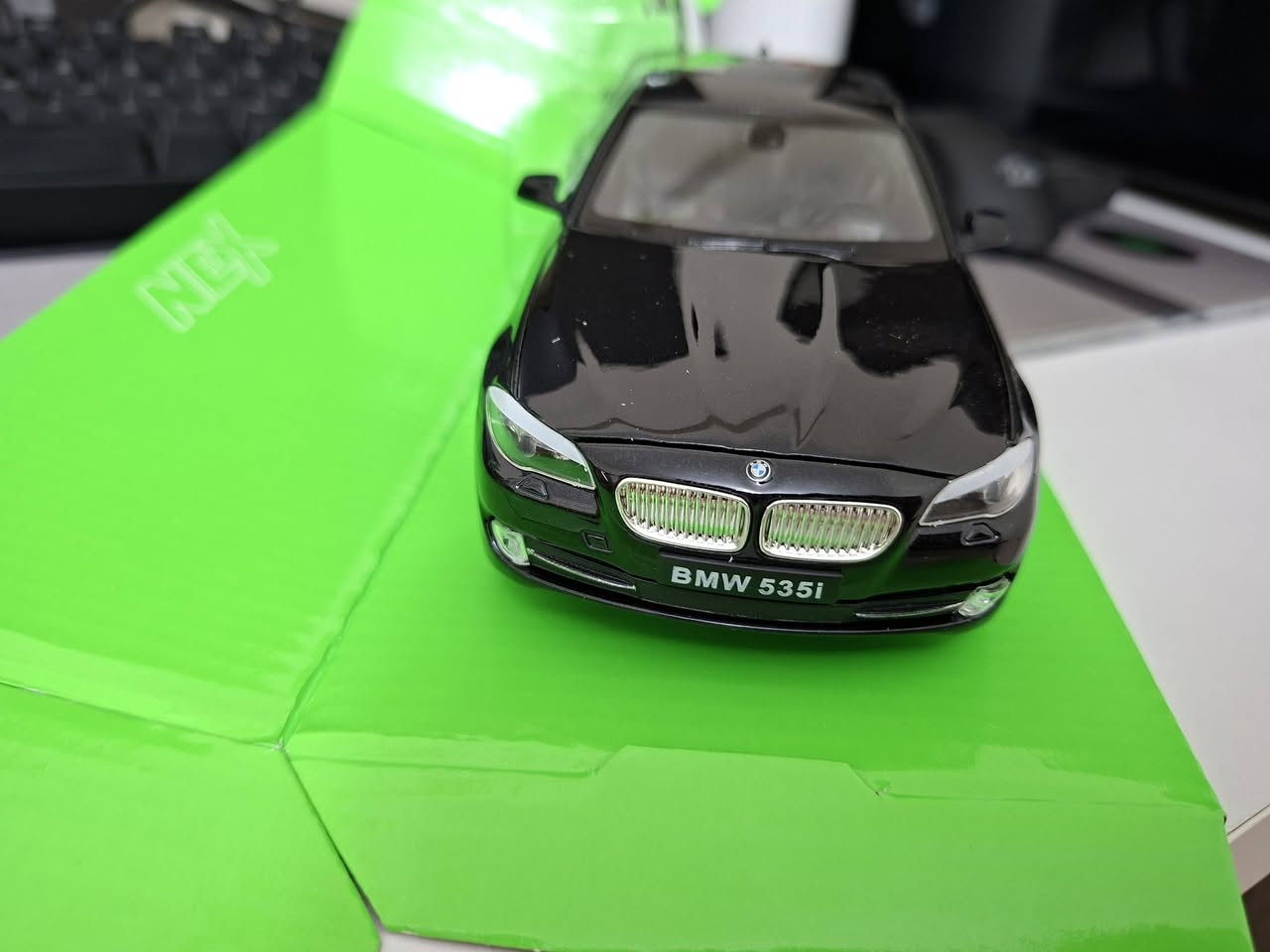 #BMW 535i
Scale 24
#welly انتاج شركة 
فتح ابواب وكبوت
تحكم طاره بالعجل
معاها اداه لفتح الأبواب والكبوت


**إذا كنت صاحب هذا الإعلان وتريد حذفه لأي سبب، رجاءا أرسل رسالة إلى الدعم الفني**